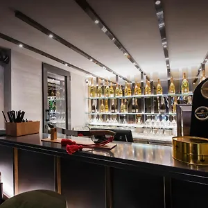 **** Otel 77 Seventy-seven - Maison D'art Collection İtalya